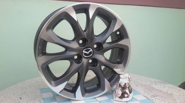 ขายล้อแม็ก Mazda2 15" สนใจติดต่อเล็กคลองสามครับ 081-3747940