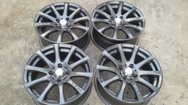 ขายล้อแม็กมือ2 katana gtr 15" สนใจติดต่อเล็กคลองสามครับ 081-3747940