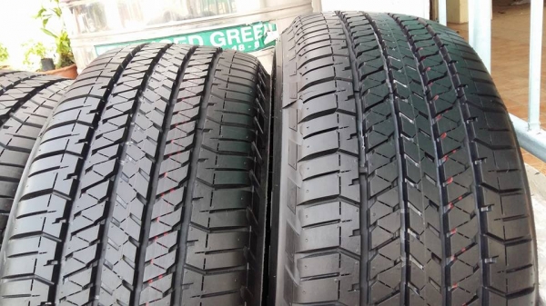 ขายยางป้ายแดง bridgestone dueler h/t 684II 265/60r18 ผลิตสัปดาห์ที่ 28 ปี15  สนใจติดต่อเล็กคลองสามครับ 081-3747940
