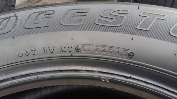 ขายยางป้ายแดง bridgestone dueler h/t 684II 265/60r18 ผลิตสัปดาห์ที่ 28 ปี15  สนใจติดต่อเล็กคลองสามครับ 081-3747940