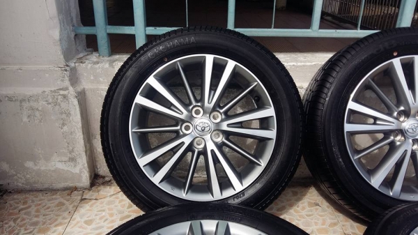 ขายล้อแม็กป้ายแดง altis 16" พร้อมยางปี15  สนใจติดต่อเล็กคลองสามครับ 081-3747940