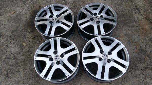 ขายล้อแม็ก jazz gd 15" สนใจติดต่อเล็กคลองสามครับ 081-3747940