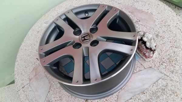 ขายล้อแม็ก jazz gd 15" สนใจติดต่อเล็กคลองสามครับ 081-3747940