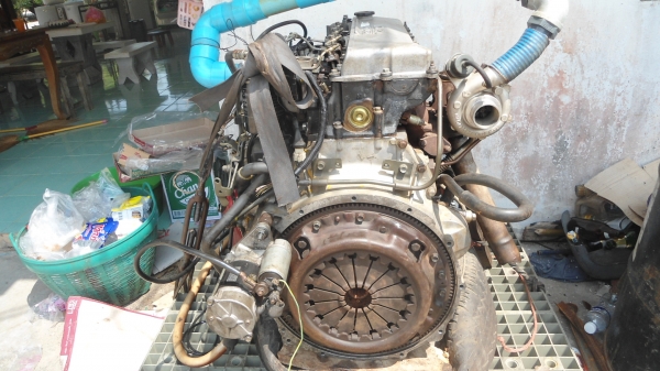 ขายเครื่องยนต์ อีซูซุ  4HE 1    150แรง โบอินเตอร์ สภาพดี มีไบคุมเครื่องเรียบร้อยครับ