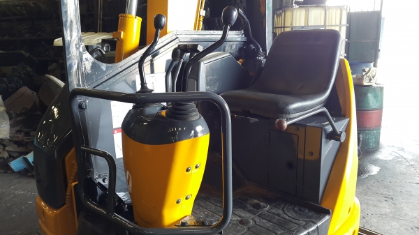 ขาย รถขุด KOMATSU รุ่น PC28UU-2E มือสองญี่ปุ่น สลัดแน่น บูมสไลด์ ท้ายกลม ทำงานที่แคบ คล่องตัว มือถือ/LINE ID : 0818753444