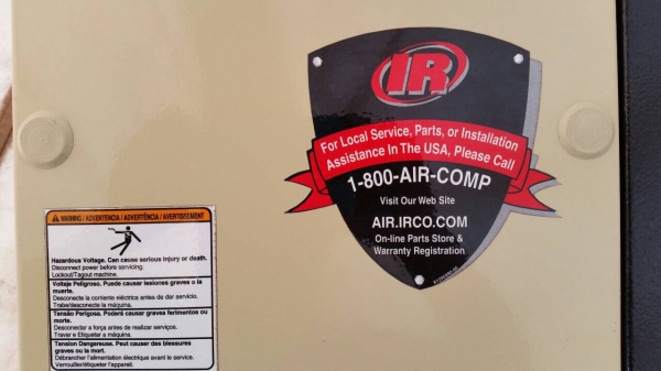 ปั้มลมสกรู INGERSOLL-RAND 10 แรง พึ่งเข้าจากอเมริกา มีแอร์ดรายเยอร์ และถังลม 300 ลิตร ใช้งานได้เลย