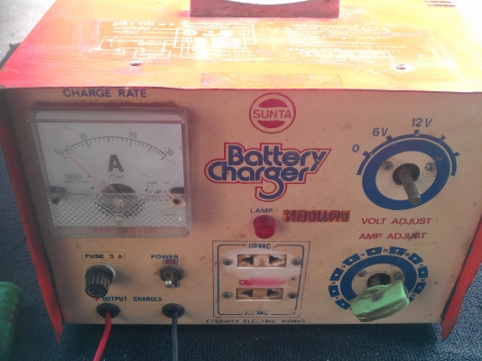 ขายหม้อชาทแบตเตอรี่รถยนต์มอไซค์มีไฟออก110-220โวลท์