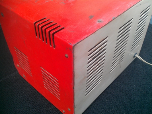 ขายหม้อชาทแบตเตอรี่รถยนต์มอไซค์มีไฟออก110-220โวลท์