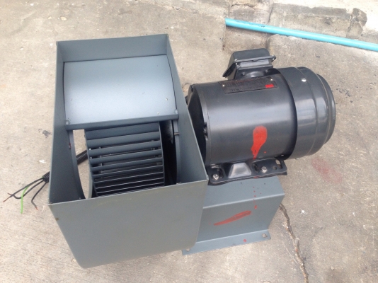 ขายโบวเวอร์ดูดอากาศ Dayton 1HP. 380V สภาพสวยมาก ถอดจากเครื่องจักรอเมริกา พร้อมใช้งานครับ