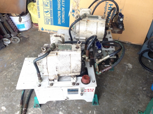 ( เหลือ 1 ชุดครับ ) ขายปั้มน้ำมันไฮโดรลิค Daikin made in Japan ขนาด 2HP. 380V พร้อมวาล์วคอนโทรล 110vac 1ชุด อุปกรณ์ครบ วิ่งนิ่ม พร้อมใช้งาน มี 2ชุดครับ (เหลือ 1 ตัวครับ)