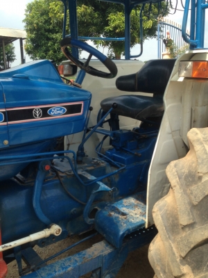 รถไถฟอร์ด77 พร้อมไช้งานสวยมากๆ ไมร์900ช.ม.  ขายใน  ราคา298000บาท รถอยู่วังบัว คลองขลุง กำแพงเพชร   มีไบมีดหน้าหนึ่ง 1อัน ผาน7หนึ่งอันทะเบียนพร้อม สนใจสอบุถามได้ที่081 3655997 อำพร  พาเจริญ  ราคาต่อรองได้อีกนะครับ