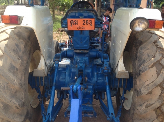 รถไถฟอร์ด77 พร้อมไช้งานสวยมากๆ ไมร์900ช.ม.  ขายใน  ราคา298000บาท รถอยู่วังบัว คลองขลุง กำแพงเพชร   มีไบมีดหน้าหนึ่ง 1อัน ผาน7หนึ่งอันทะเบียนพร้อม สนใจสอบุถามได้ที่081 3655997 อำพร  พาเจริญ  ราคาต่อรองได้อีกนะครับ