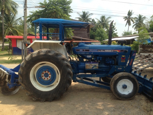 รถไถฟอร์ด77 พร้อมไช้งานสวยมากๆ ไมร์900ช.ม.  ขายใน  ราคา298000บาท รถอยู่วังบัว คลองขลุง กำแพงเพชร   มีไบมีดหน้าหนึ่ง 1อัน ผาน7หนึ่งอันทะเบียนพร้อม สนใจสอบุถามได้ที่081 3655997 อำพร  พาเจริญ  ราคาต่อรองได้อีกนะครับ