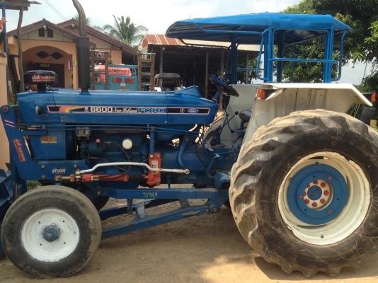 รถไถฟอร์ด77 พร้อมไช้งานสวยมากๆ ไมร์900ช.ม.  ขายใน  ราคา298000บาท รถอยู่วังบัว คลองขลุง กำแพงเพชร   มีไบมีดหน้าหนึ่ง 1อัน ผาน7หนึ่งอันทะเบียนพร้อม สนใจสอบุถามได้ที่081 3655997 อำพร  พาเจริญ  ราคาต่อรองได้อีกนะครับ