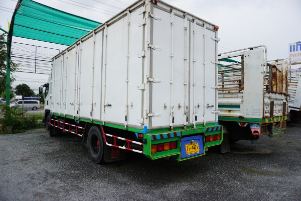 ISUZU FTR 240 ตู้ 10 บาน ISUZU FTR 240 ตู้ 10 บาน
