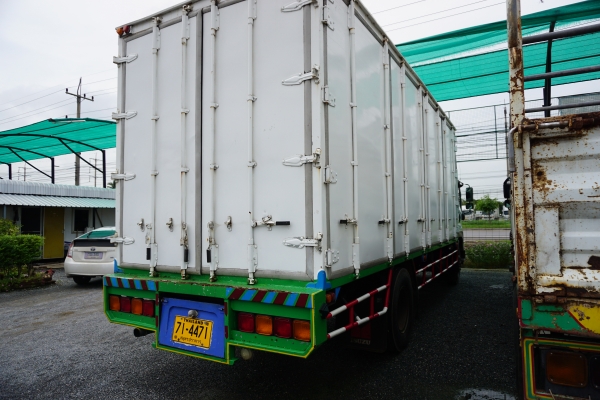 ISUZU FTR 240 ตู้ 10 บาน ISUZU FTR 240 ตู้ 10 บาน