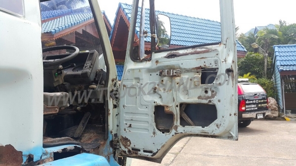 รถบรรทุกน้ำ 6 ล้อ ยี่ห้อ ISUZU  รุ่น FTR  แชซซี FTR11H ปีจดทะเเบียน 2533 ระบบล็อคล้อไฟฟ้า