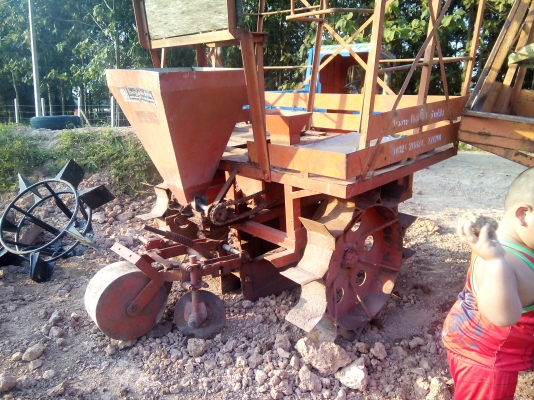 หางปลูกอ้อย45-70แรง พร้อมใช้ ถังปุ๋ยแสตนเลส ใช้งานได้เลยครับ