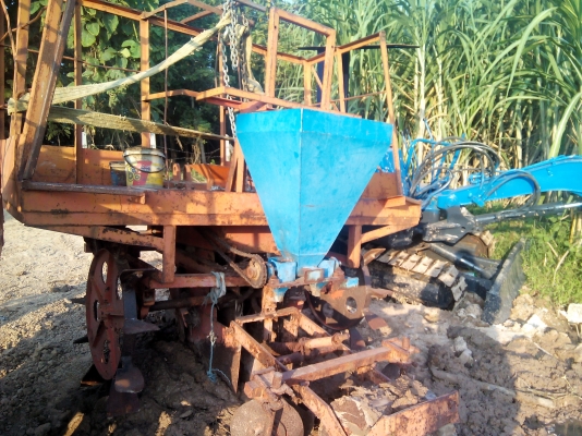 วันนี้วันเดียวครับ ลดสุดๆงดต่อรอง หางปลูกอ้อย70-105แรง ร่องใหญ่ หางใหญ่ พร้อมใช้ถังปุ๋ยแสตนเลส ใช้งานได้เลยครับ