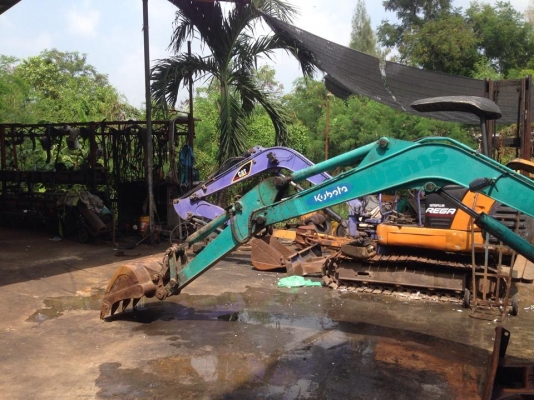 ขายแมคโครคูโบต้าPC35 คอนโทนสั้น สภาพสวยพร้อมใช้งานครับ ขาย 270000 บาท