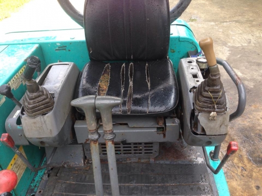 ขายแมคโครคูโบต้าPC35 คอนโทนสั้น สภาพสวยพร้อมใช้งานครับ ขาย 270000 บาท