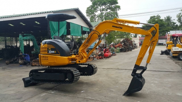 ขาย รถขุด KOMATSU รุ่น PC30MR มือสองญี่ปุ่น แทร็กเหล็กสวย สลักแน่น ทุกส่วน ทำงานไว คันนี้ มีไลน์ใส่หัวกระแทกได้ เอวแน่น มือถือ/LINE ID : 0818753444