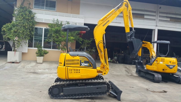ขาย รถขุด KOMATSU รุ่น PC30MR มือสองญี่ปุ่น แทร็กเหล็กสวย สลักแน่น ทุกส่วน ทำงานไว คันนี้ มีไลน์ใส่หัวกระแทกได้ เอวแน่น มือถือ/LINE ID : 0818753444