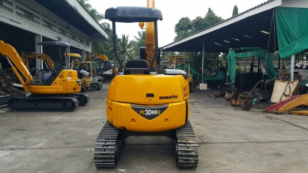 ขาย รถขุด KOMATSU รุ่น PC30MR มือสองญี่ปุ่น แทร็กเหล็กสวย สลักแน่น ทุกส่วน ทำงานไว คันนี้ มีไลน์ใส่หัวกระแทกได้ เอวแน่น มือถือ/LINE ID : 0818753444