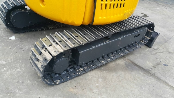 ขาย รถขุด KOMATSU รุ่น PC30MR มือสองญี่ปุ่น แทร็กเหล็กสวย สลักแน่น ทุกส่วน ทำงานไว คันนี้ มีไลน์ใส่หัวกระแทกได้ เอวแน่น มือถือ/LINE ID : 0818753444