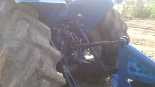 ขายรถไถFORDรุ่น6640คานหน้า NEWHOLLAND  เล่มพร้อมโอนม