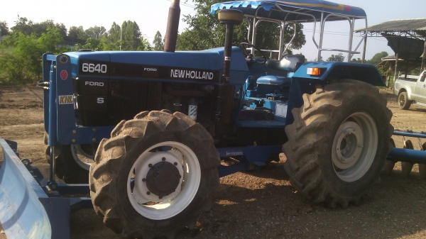 ขายรถไถFORDรุ่น6640คานหน้า NEWHOLLAND  เล่มพร้อมโอนม