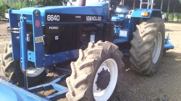 ขายรถไถFORDรุ่น6640คานหน้า NEWHOLLAND  เล่มพร้อมโอนม