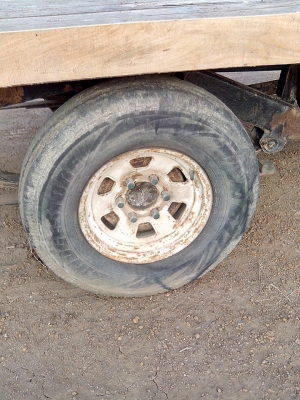 ขายเหมาครับ 3 อย่าง อีแต๋น2คัน เทเลอร์ใหญ่ 1 พ่วง