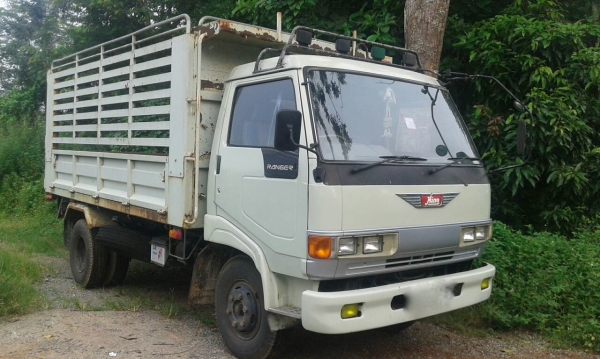 รถฮีโน่ 6 ล้อดั้ม KM - 777. 117 แรงม้า. ปี 36   สนใจติดต่อ  081 - 6079515