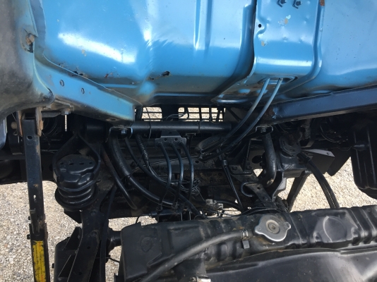 รถอีซูซุ 4 ล้อ NKR 88 แรงม้า. ปี 36.   สนใจติดต่อ  081 - 6079515