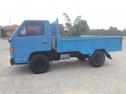 รถอีซูซุ 4 ล้อ NKR 88 แรงม้า. ปี 36.   สนใจติดต่อ  081 - 6079515