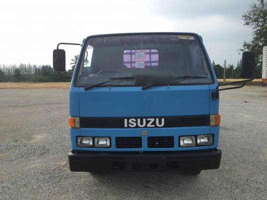 รถอีซูซุ 4 ล้อ NKR 88 แรงม้า. ปี 36.   สนใจติดต่อ  081 - 6079515