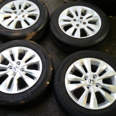 ล้อ honda ขอบ 15 4รู 100 พร้อมยางชุดล่ะ 6500