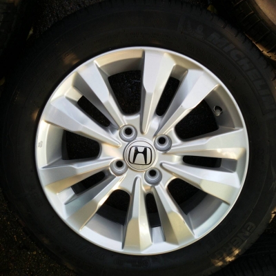 ล้อ honda ขอบ 15 4รู 100 พร้อมยางชุดล่ะ 6500