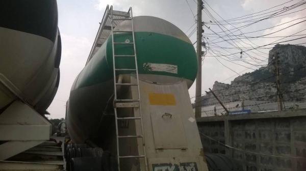 ขายหางเต้าปูน 2 หาง สภาพสวยพร้อมใช้ ติดต่อ คุณ อ๊อฟ พิจิตร 086-737-9991