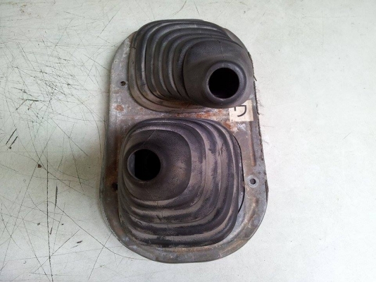 ยางกันฝุ่นหุ้มคันเกียร์ surf130/106 m/t สวยไม่ขาด