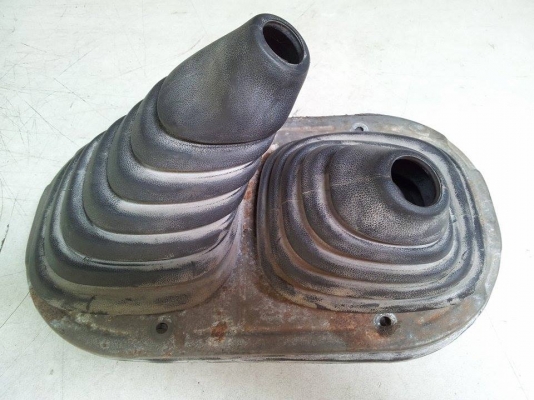 ยางกันฝุ่นหุ้มคันเกียร์ surf130/106 m/t สวยไม่ขาด