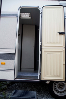 รถบ้าน Caravan รถบ้าน Caravan