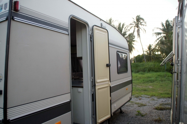 รถบ้าน Caravan รถบ้าน Caravan