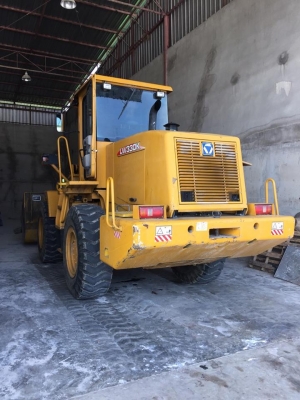 รถตัก XCMG LW330