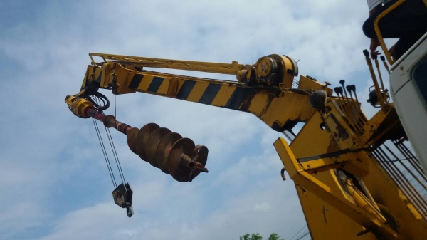 แท่นเครนติดสว่านเจาะ.สภาพสวยมากๆ-พร้อมใช้งาน. แท่นเครนติดสว่านเจาะ.สภาพสวยมากๆ-พร้อมใช้งาน.