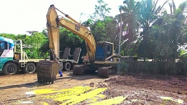 ขายแพ๊คคู่ CAT 320 V2 กับ รถสิบสองล้อ ฮีโน่ เทลเล่อร์