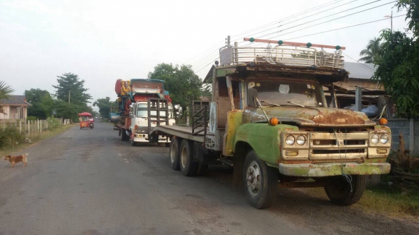 เทรนเลอ์ยาว รถเกี่ยวแบคโคร เครื่องHino. EH700. เพาวเวอร์  ทะเบียน  ม.79