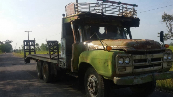 เทรนเลอ์ยาว รถเกี่ยวแบคโคร เครื่องHino. EH700. เพาวเวอร์  ทะเบียน  ม.79