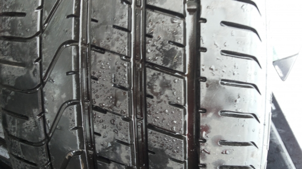 ขายยางขอบ 20 ขนาดยาง275-35-20  ปียาง 12 ยี่ห้อ PIRELLI  ประเทศ MADE IN GERMANY